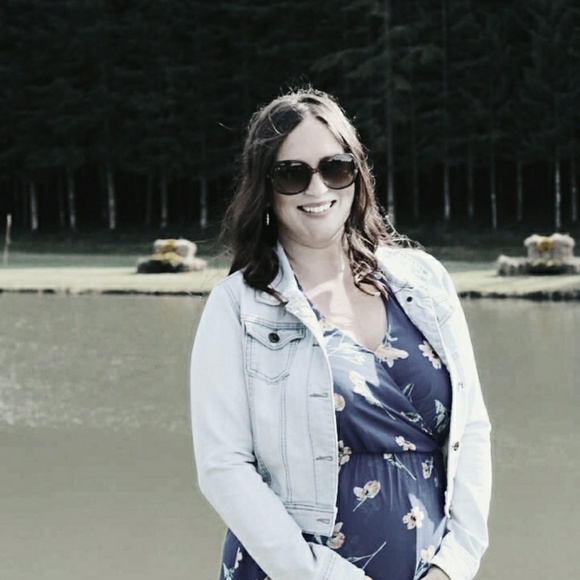 Meet your Posher, Megan - Picture 3 of 4